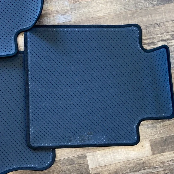 Black Car Floor Mats Set - Picture 9 of 10
